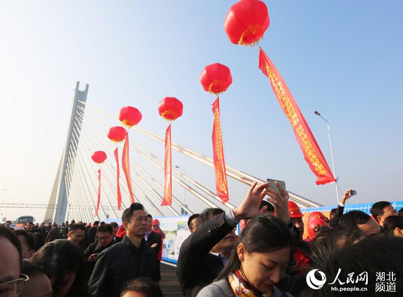 Ouverture à la circulation du Pont de l'Amitié Sino-française à Wuhan